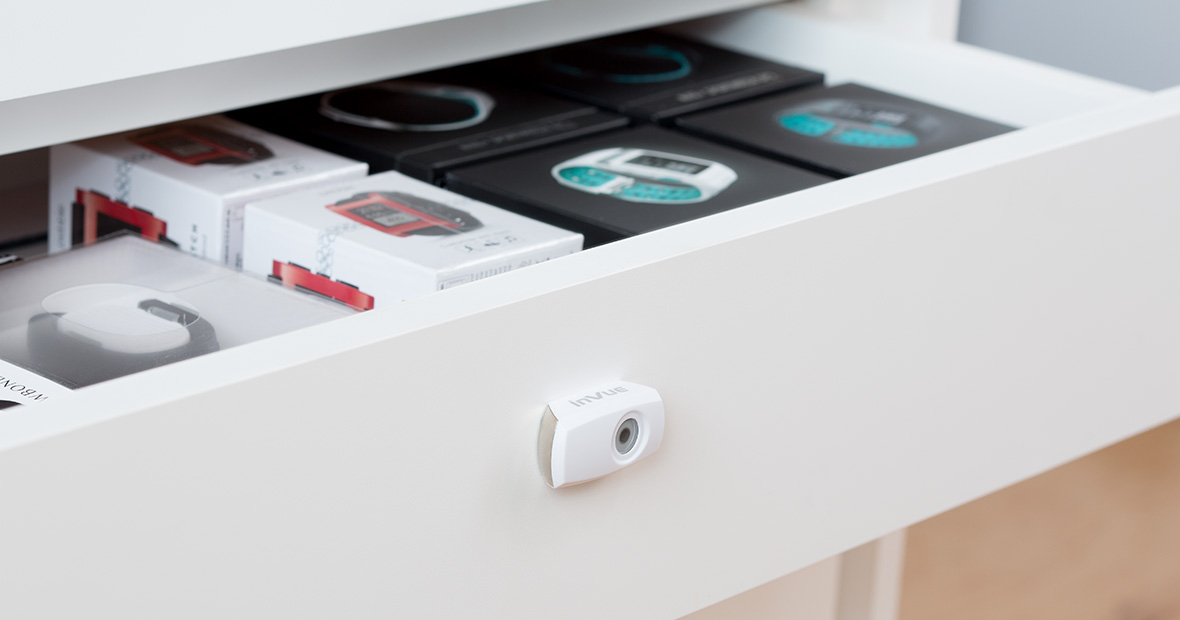 Invue drawer-lock for retail merchandise